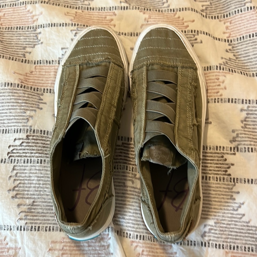 Blowfish 9.5 tennis shoes - green